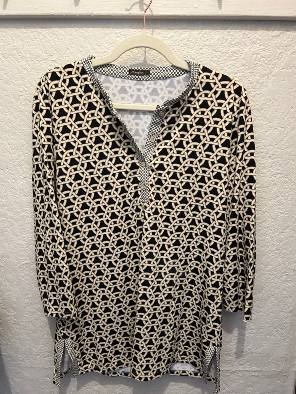 Women's Black and Cream Patterned Long Sleeve Knit Top
